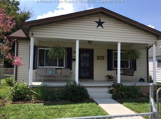 606 Dupont Ave, Nitro, WV 25143