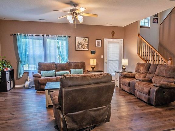 2nd image of 2335 Surrey Dr