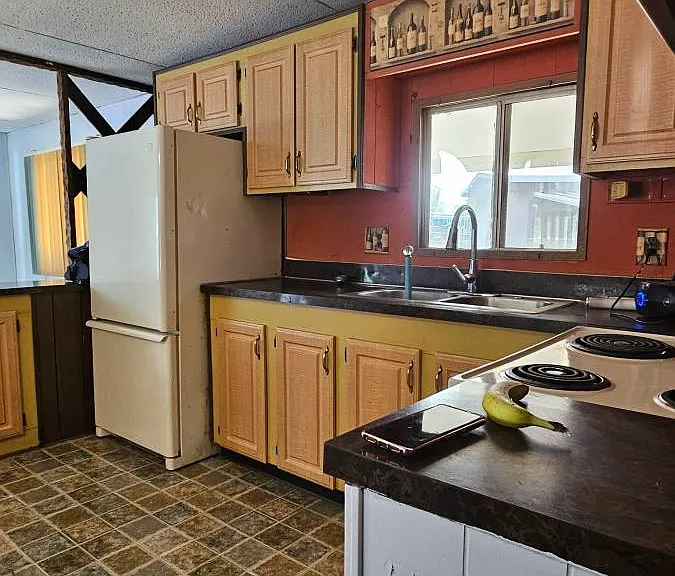 23 Robin Ln — Photo 2