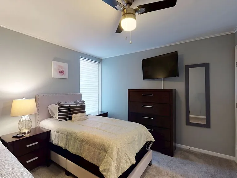 E Avenue J — Photo 12