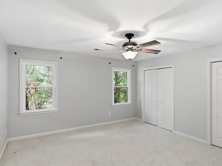 4563 Fountain Dr NE — Photo 20