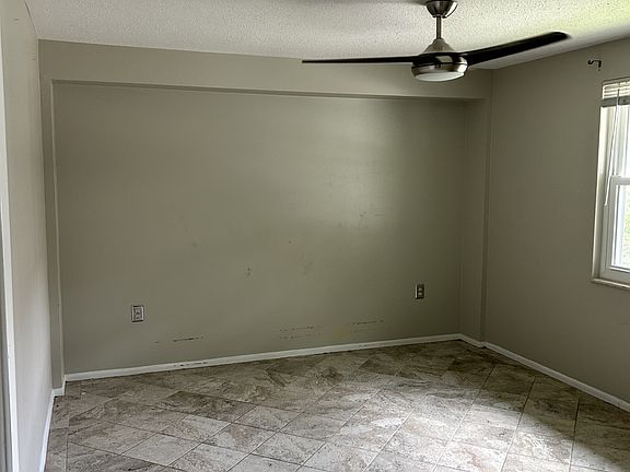 5th image of 2837 New England St
