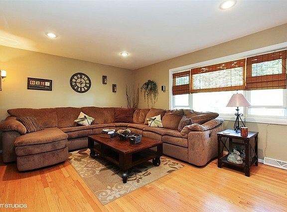 2nd image of 635 Pierce Ct