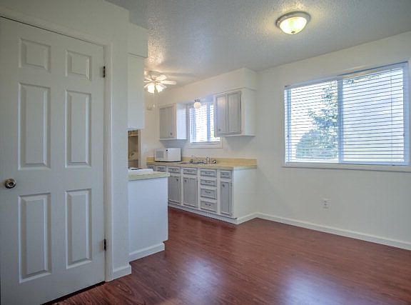 5th image of 530 N Crimson Dr