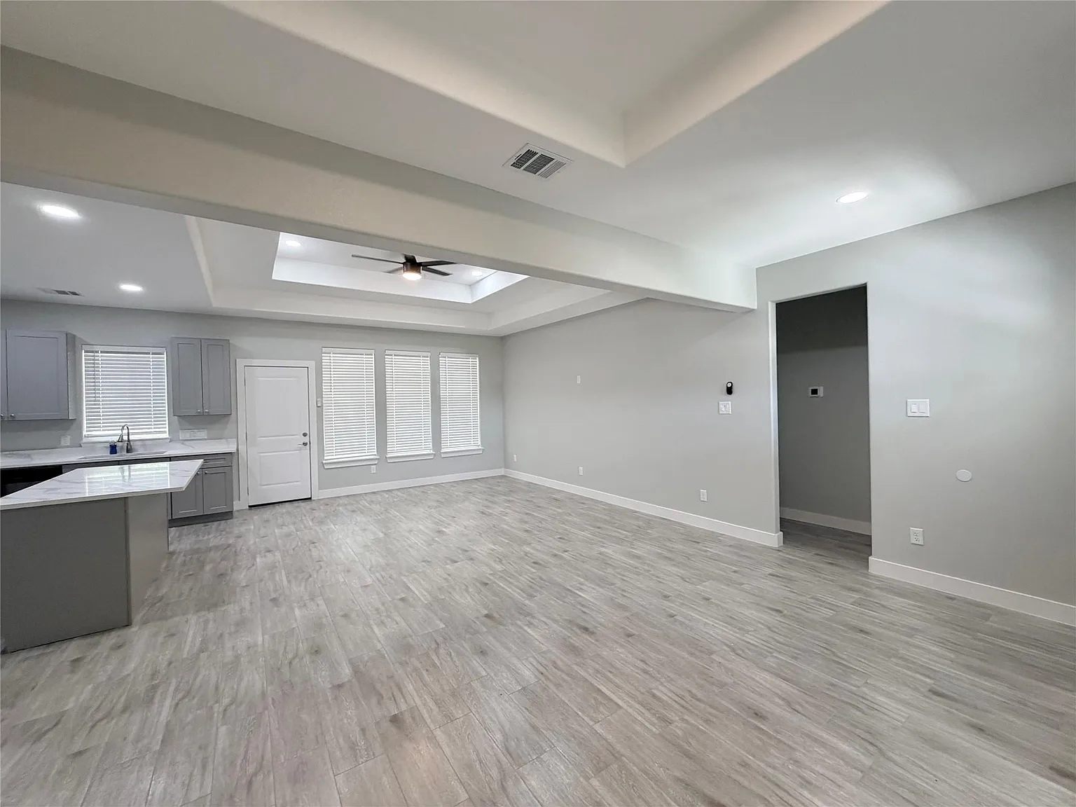 3 bed, 2.0 bath, 1439 sqft, $1,850 — Photo 3