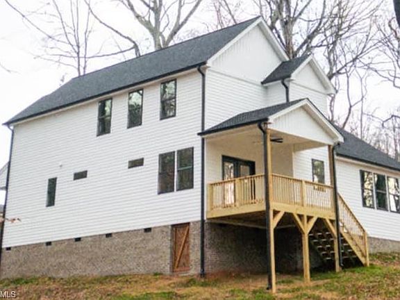 3rd image of 482 Carson Rd