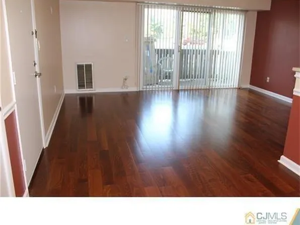 1201 Aspen Dr, Plainsboro, NJ 08536