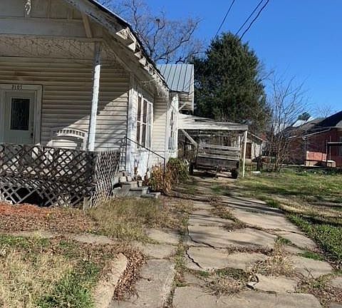 3rd image of 2107 Walnut St