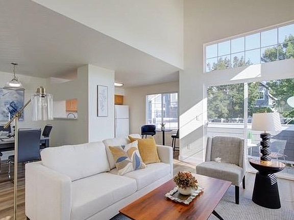 2nd image of 805 Summer Hawk Dr #27