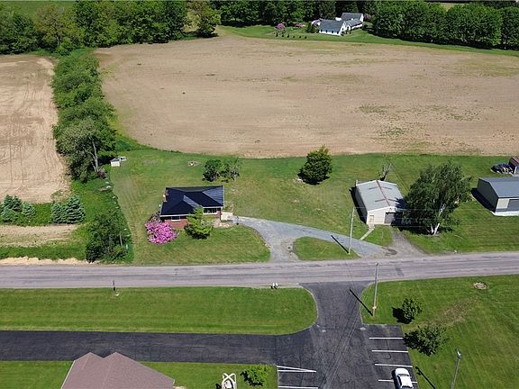 4th image of 429 Harvest Dr