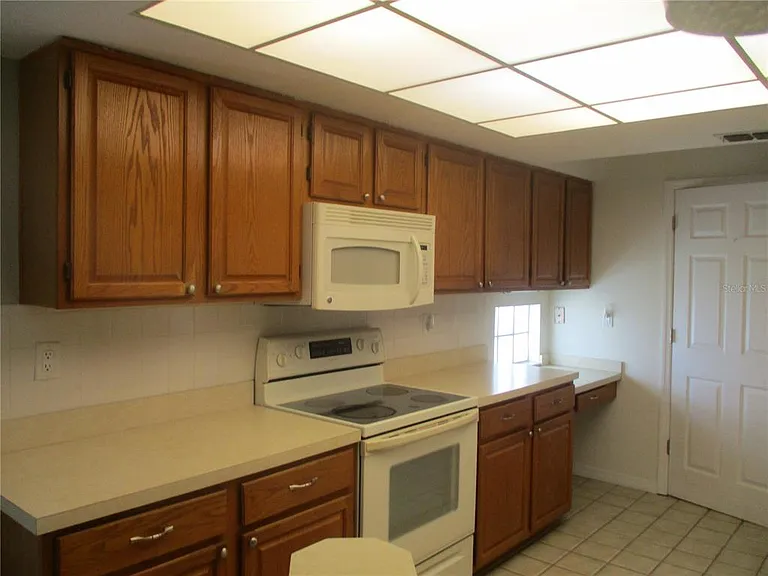 209 N Brockfield Dr — Photo 8
