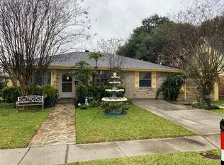 552 Deerfield Rd, Gretna, LA 70056