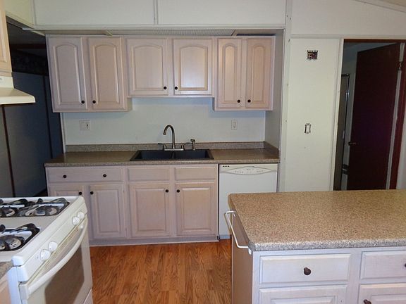 4th image of 1400 Park Hill Dr