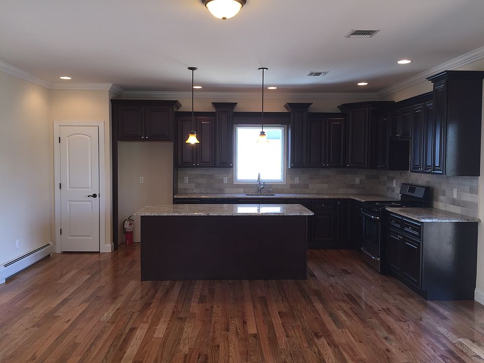 1st image of 355 Bradford Ave