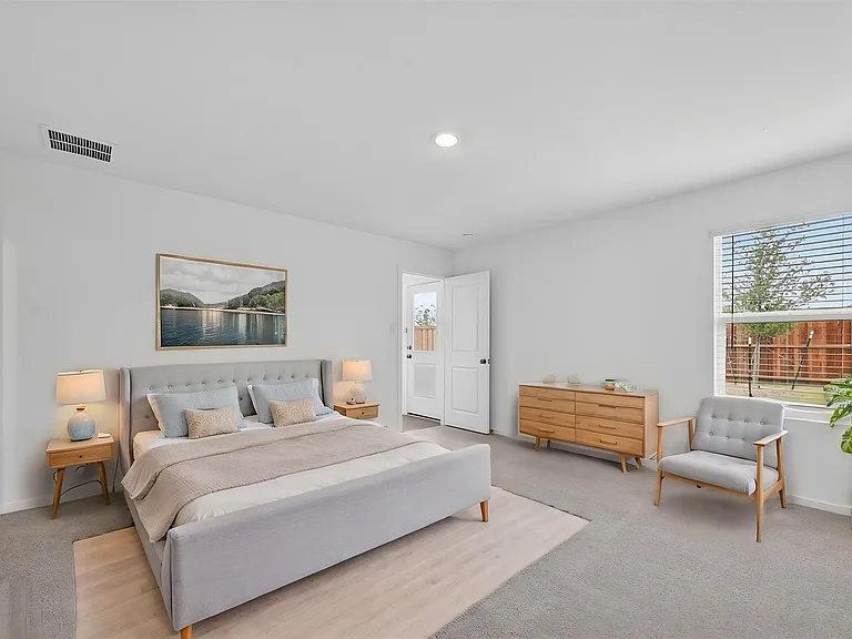 1328 Alfred St — Photo 8