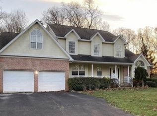 28 Lark Ln, Oak Ridge, NJ 07438