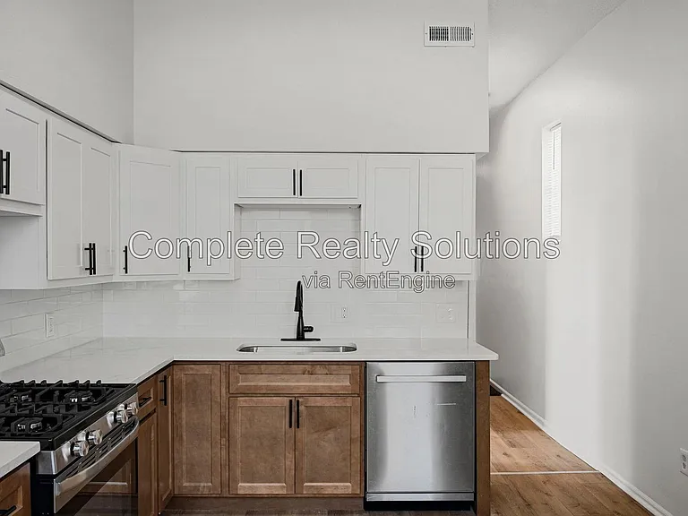 2928 Texas Ave #2F — Photo 12