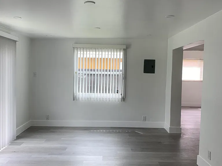 4005 NW 76th Ave — Photo 12