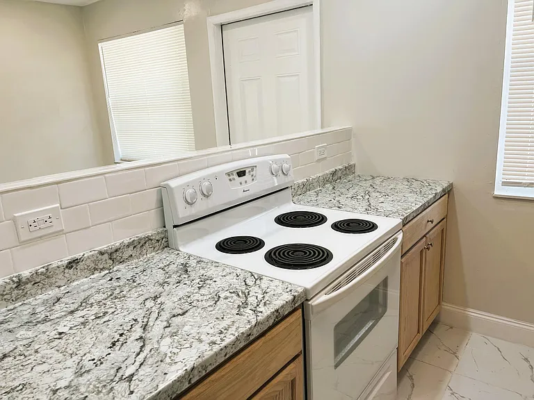 6144 SW 35th St #3 — Photo 7