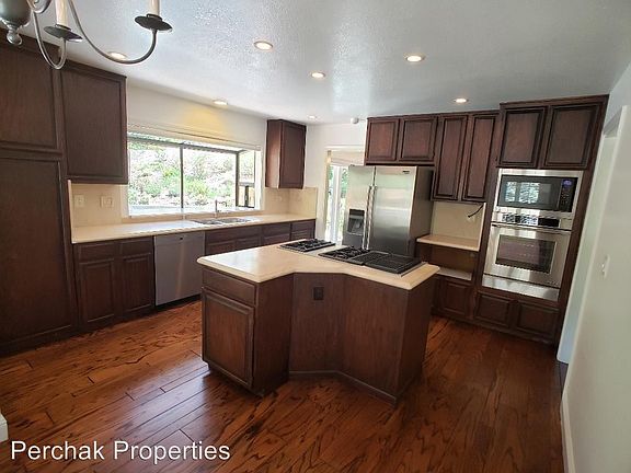 3rd image of 293 Live Oak Dr