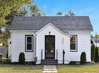 202 E Olive St, Staunton, IL 62088