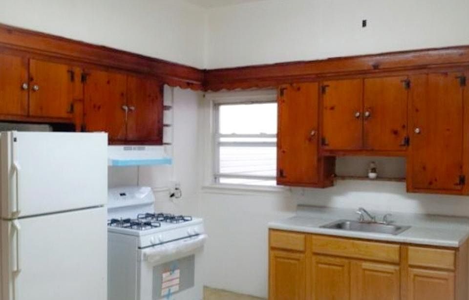 2nd image of 49 Hill St APT 2L