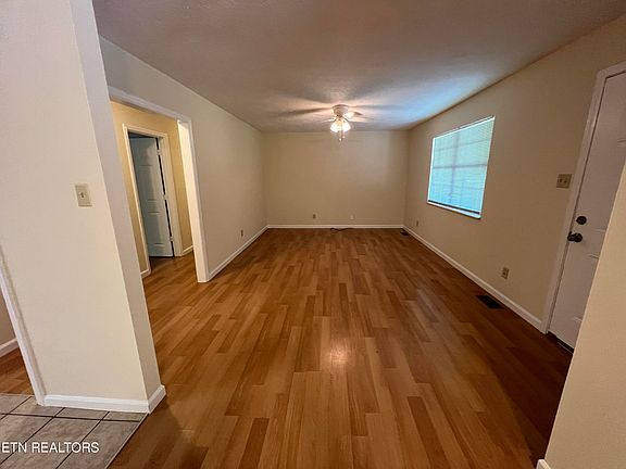 4th image of 3839 Dovefield Ct