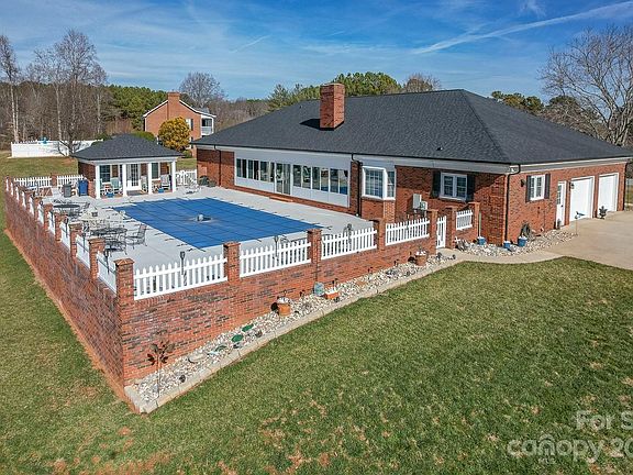 4th image of 92 River Haven Dr