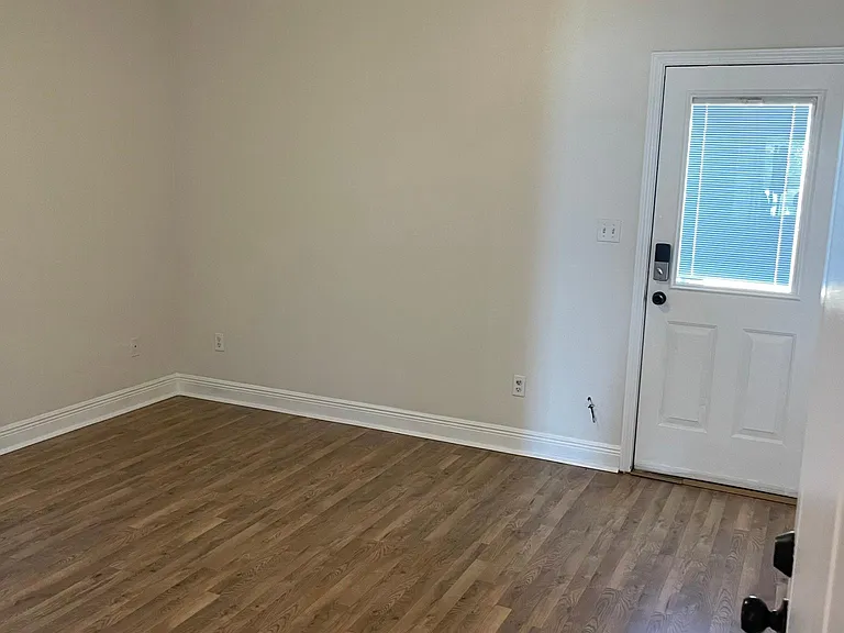 904 N Davis Hwy — Photo 14