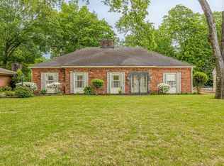 1098 Kings Park Dr, Memphis, TN 38117