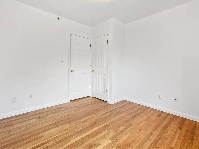 25-82 37th St #3C — Photo 9