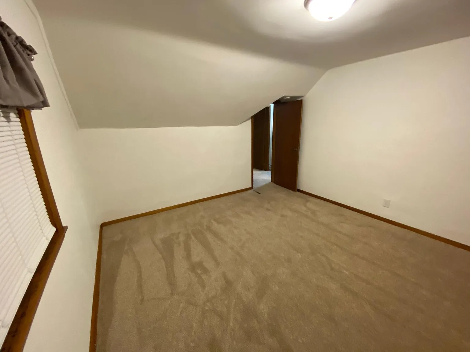 310 Edgington St — Photo 4