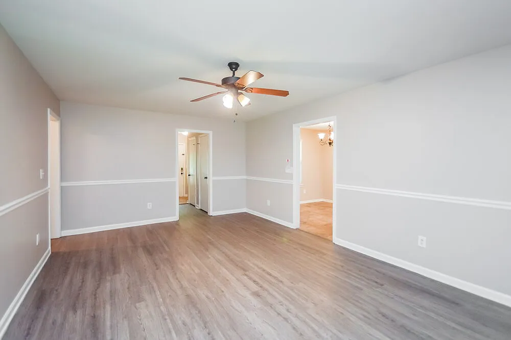 3 bed, 2.0 bath, 1233 sqft, $2,270 — Photo 3