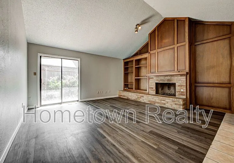 1713 Hillcrest Dr — Photo 6