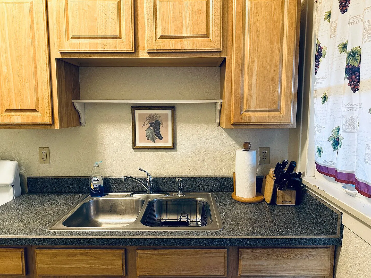 Near Hospitals: All Utilities Included 2 Bedroom (even WiFi & Cable TV!) — Photo 3