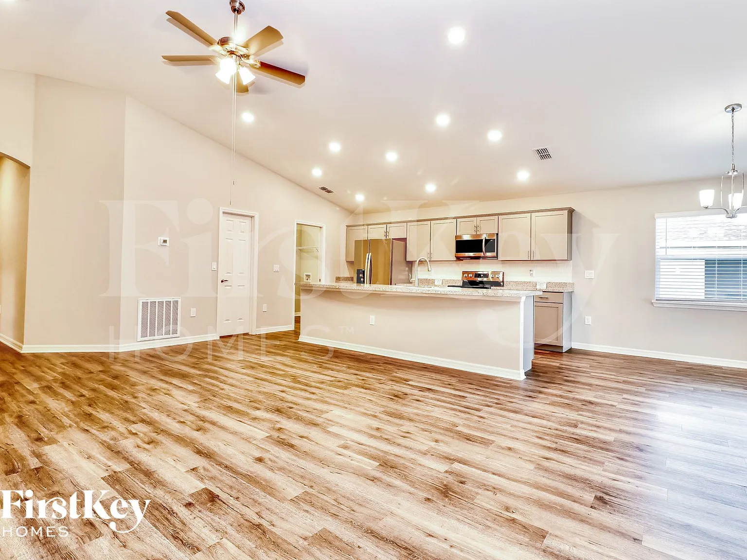 4 bed, 2.0 bath, 1715 sqft, $2,730 — Photo 3