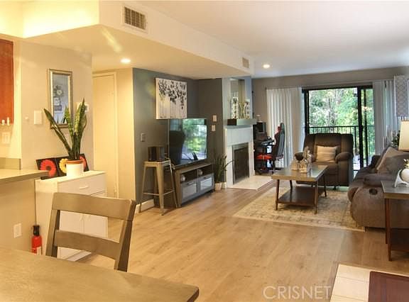 3rd image of 14804 Magnolia Blvd Unit 5