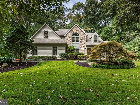 4th image of 183 Hilltop Dr