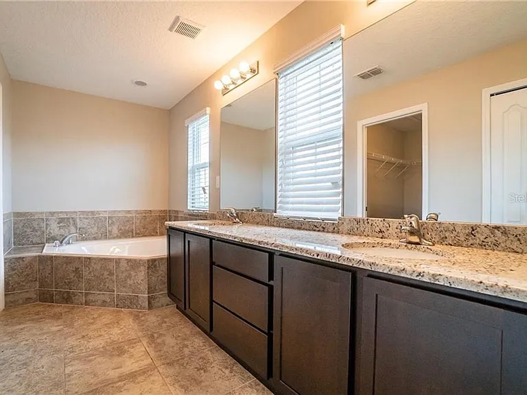 3595 Sanctuary Dr — Photo 8