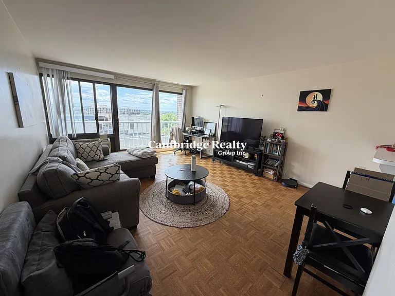 1105 Massachusetts Ave #7F — Photo 2