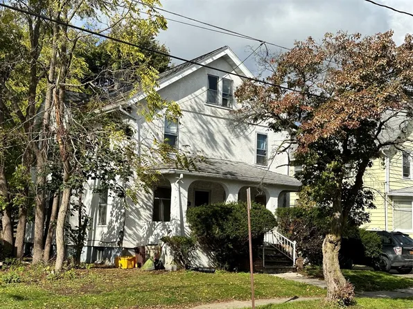 8 Harrison Ave, Endicott, NY 13760