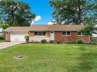4 Montauk Dr, Saint Louis, MO 63146