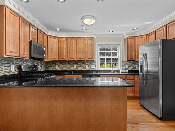 2nd image of 7 Dewey St APT 4