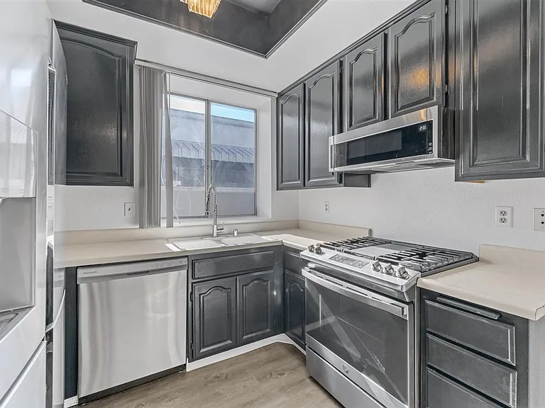 1175 E. Ocean Blvd — Photo 7