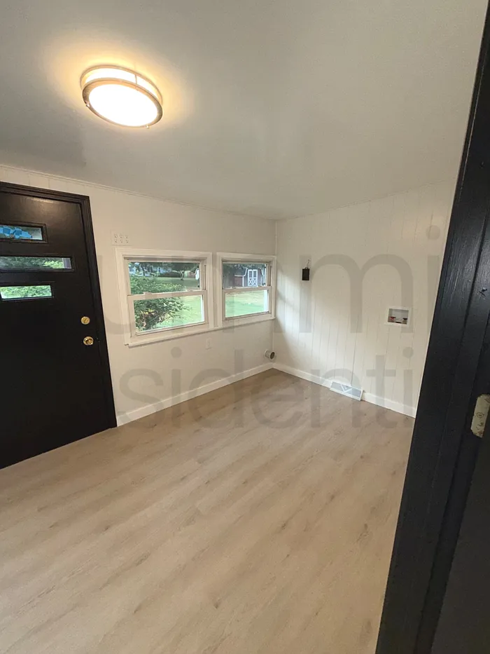 3 bed, 1.5 bath, 1220 sqft, $1,395 — Photo 2