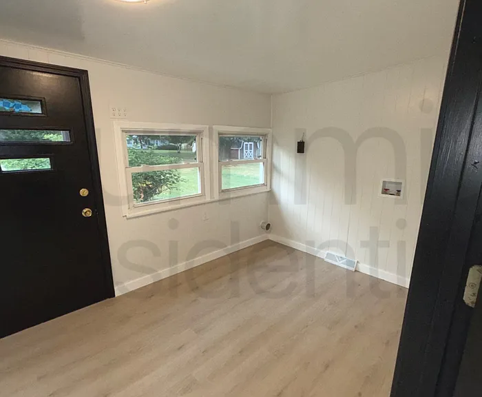 32 Market St — Photo 2