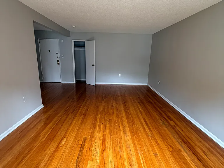 572 Whitney Ave #1E — Photo 8