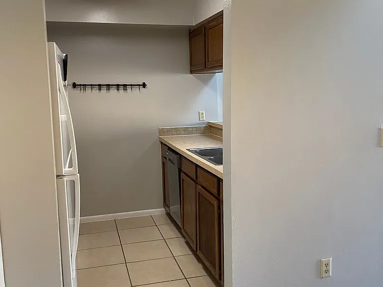 2738 Hunt Club Ln — Photo 10