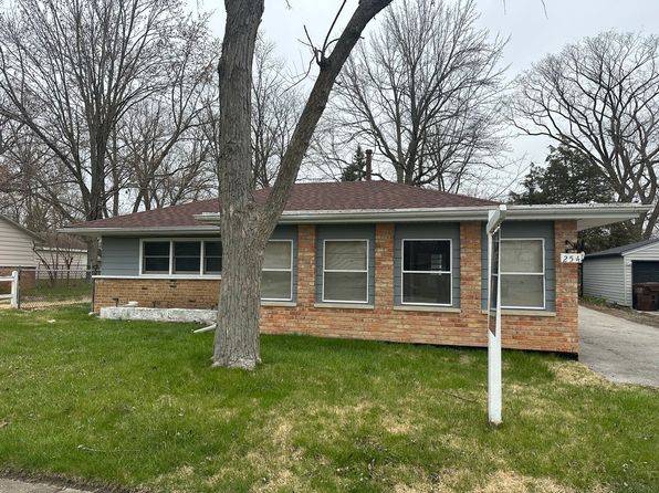 254 Blackhawk Dr, Park Forest, IL 60466