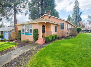 984 NE 9th St, Grants Pass, OR 97526